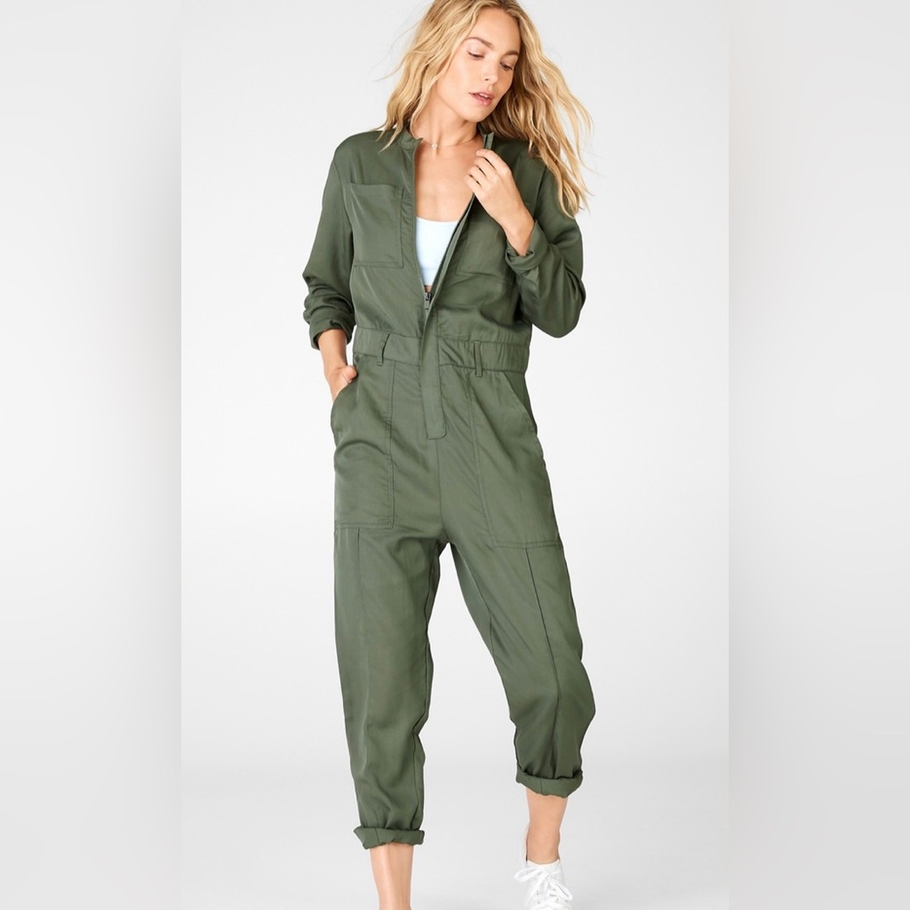 Fabletics Everleigh Woven Jumpsuit in Safari Size Medium